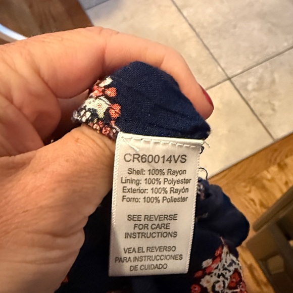 Evereve Braeve Navy Medallion Print Romper size small - Picture 6 of 6